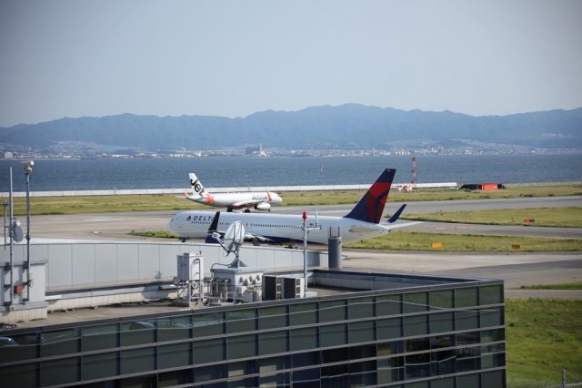 日曜日家族で関空の展望デッキに行きました