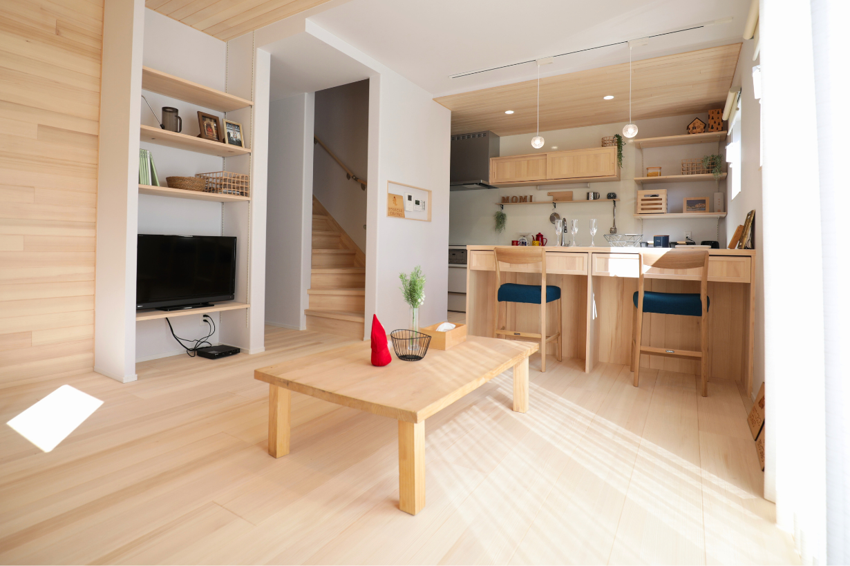 リビング | 堺市南区 完成見学会｜空気が心地いい家。もう一つのリビングがある暮らし